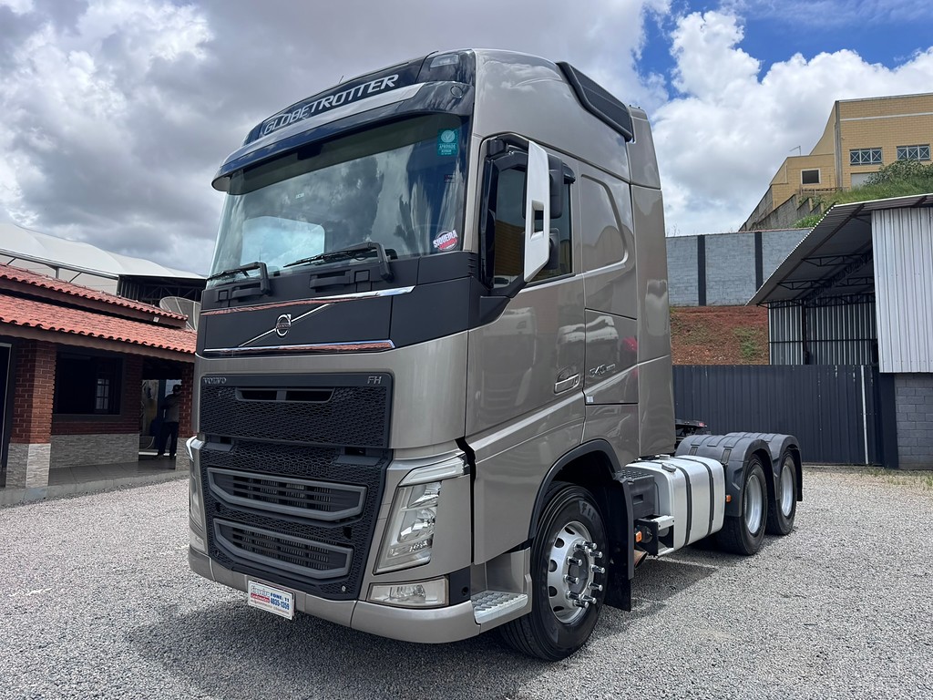 Caminhão VOLVO FH 540 Cavalo Mecânico ANO 2020 de Siqueira Caminhões em São Paulo