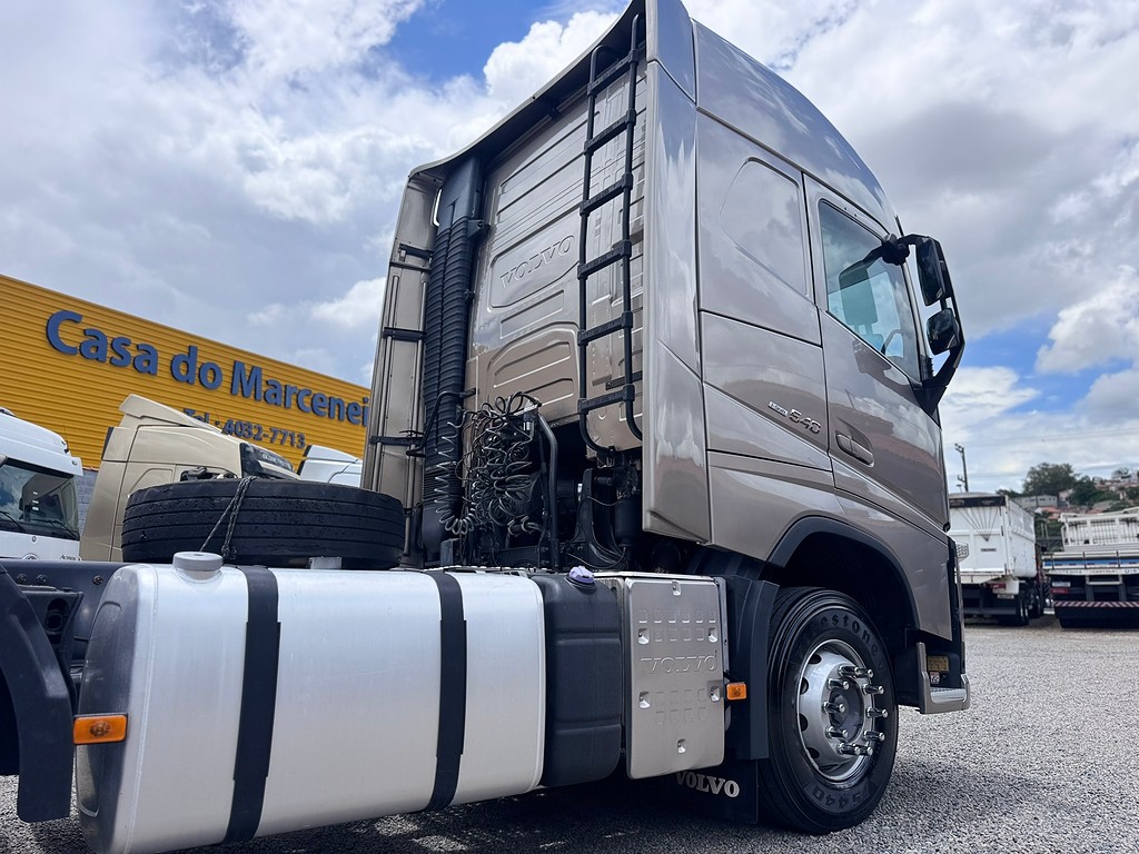 Caminhão VOLVO FH 540 Cavalo Mecânico ANO 2020 de Siqueira Caminhões em São Paulo