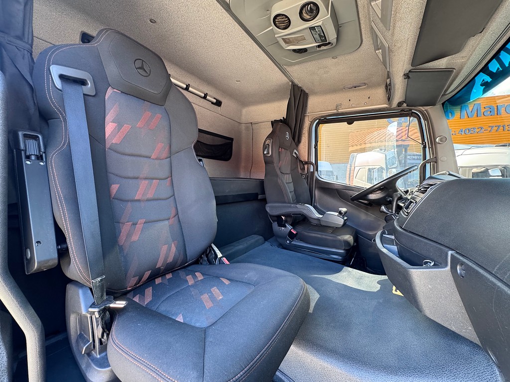 Caminhão MERCEDES BENZ MB 2041 Cavalo Mecânico ANO 2020 de Siqueira Caminhões em São Paulo