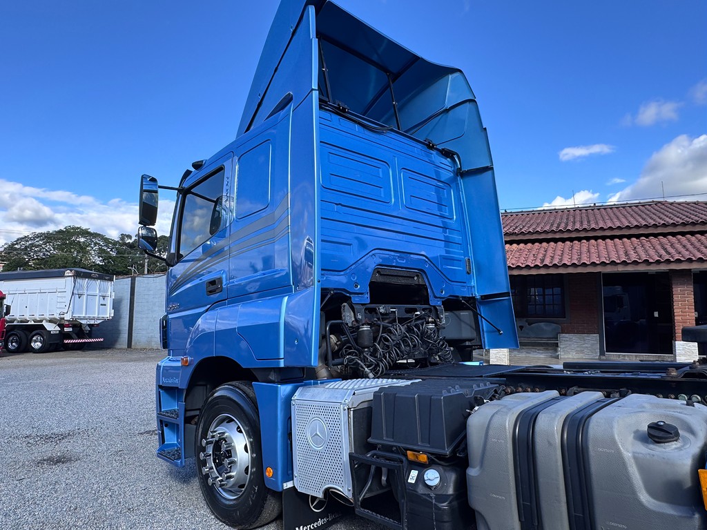 Caminhão MERCEDES BENZ MB 2041 Cavalo Mecânico ANO 2020 de Siqueira Caminhões em São Paulo