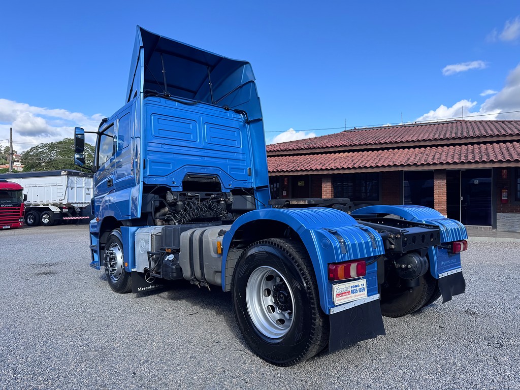 Caminhão MERCEDES BENZ MB 2041 Cavalo Mecânico ANO 2020 de Siqueira Caminhões em São Paulo
