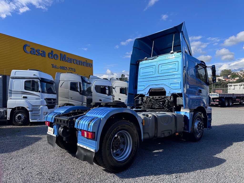 Caminhão MERCEDES BENZ MB 2041 Cavalo Mecânico ANO 2020 de Siqueira Caminhões em São Paulo