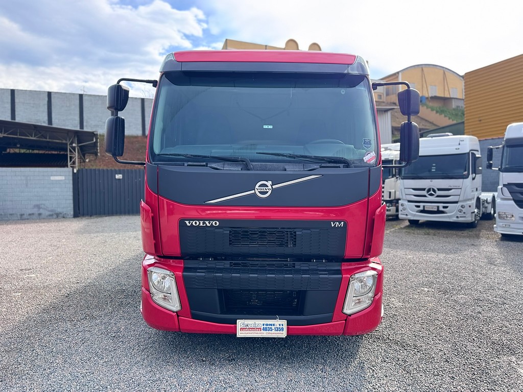 Caminhão VOLVO VM 330 Carga Seca ANO 2022 de Siqueira Caminhões em São Paulo