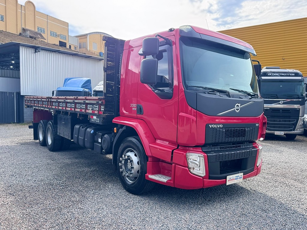 Caminhão VOLVO VM 330 Carga Seca ANO 2022 de Siqueira Caminhões em São Paulo