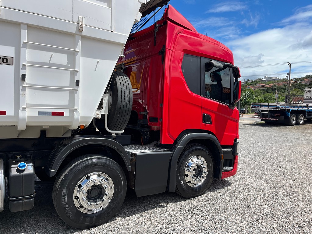 Caminhão SCANIA P360 Caçamba Basculante ANO 2023 de Siqueira Caminhões em São Paulo