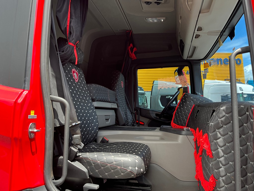 Caminhão SCANIA P360 Caçamba Basculante ANO 2023 de Siqueira Caminhões em São Paulo