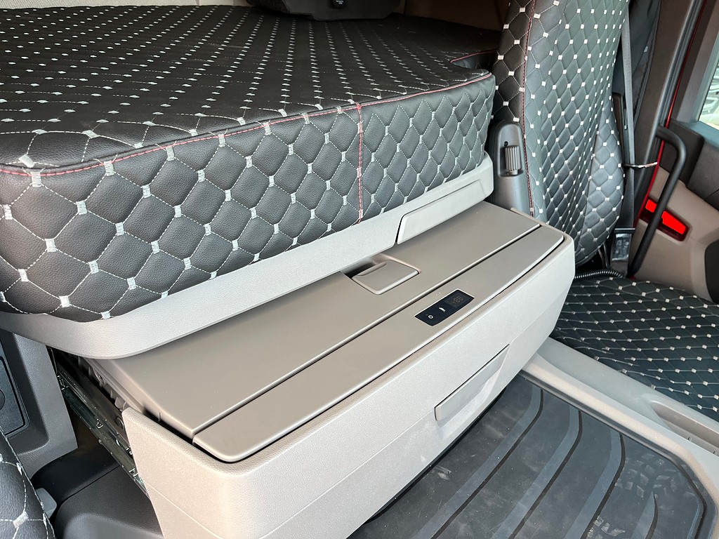 Caminhão SCANIA P360 Caçamba Basculante ANO 2023 de Siqueira Caminhões em São Paulo