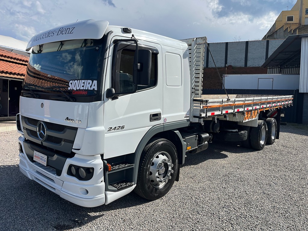 Caminhão MERCEDES BENZ MB 2426 Carga Seca ANO 2016 de Siqueira Caminhões em São Paulo