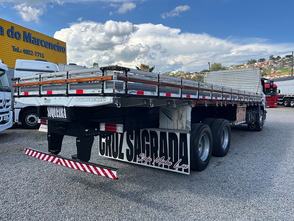 Caminhão MERCEDES BENZ MB 2426 Carga Seca ANO 2016 de Siqueira Caminhões em São Paulo