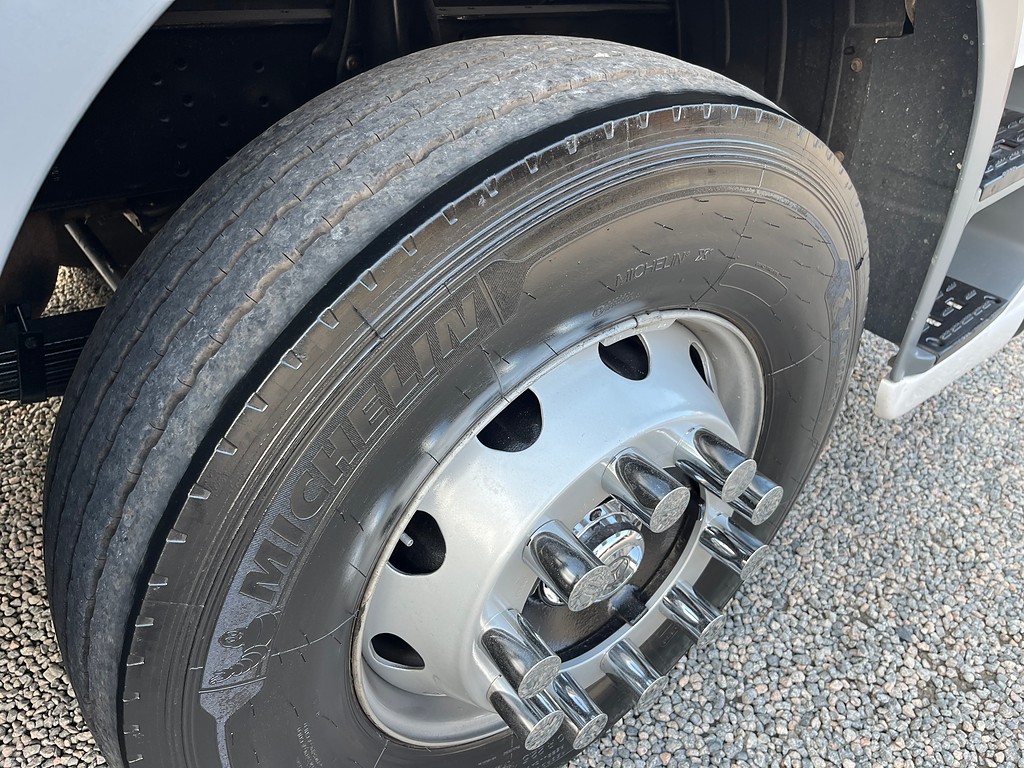 Caminhão MERCEDES BENZ MB 2426 Carga Seca ANO 2016 de Siqueira Caminhões em São Paulo