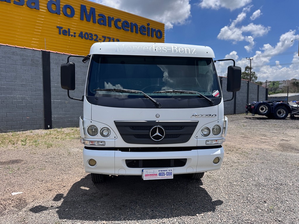 Caminhão MERCEDES BENZ MB 1016 Chassis ANO 2018 de Siqueira Caminhões em São Paulo