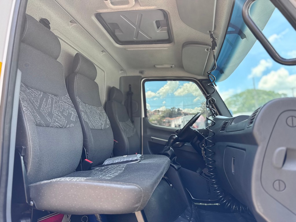 Caminhão MERCEDES BENZ MB 1016 Chassis ANO 2018 de Siqueira Caminhões em São Paulo