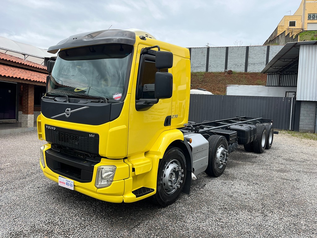 Caminhão VOLVO VM 270 Chassis ANO 2015 de Siqueira Caminhões em São Paulo