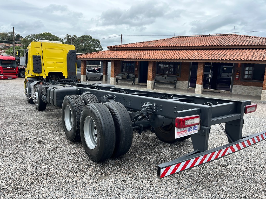 Caminhão VOLVO VM 270 Chassis ANO 2015 de Siqueira Caminhões em São Paulo