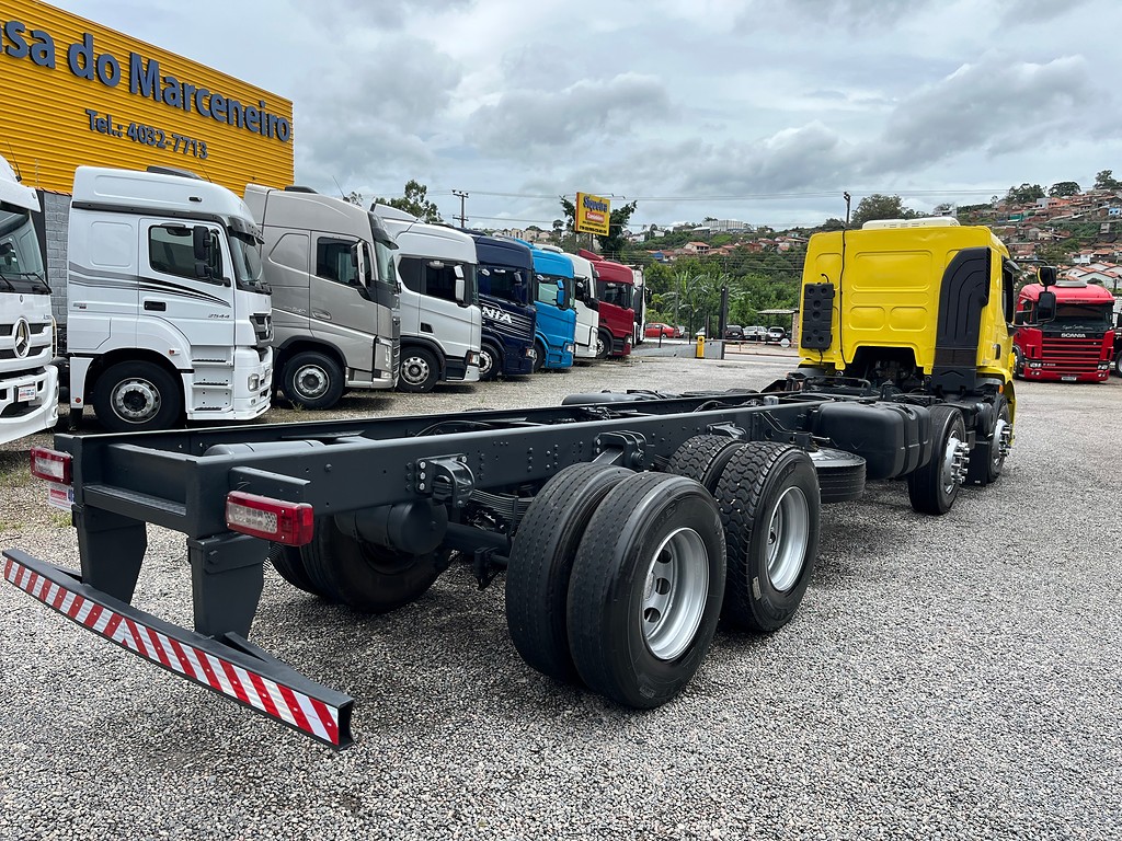 Caminhão VOLVO VM 270 Chassis ANO 2015 de Siqueira Caminhões em São Paulo