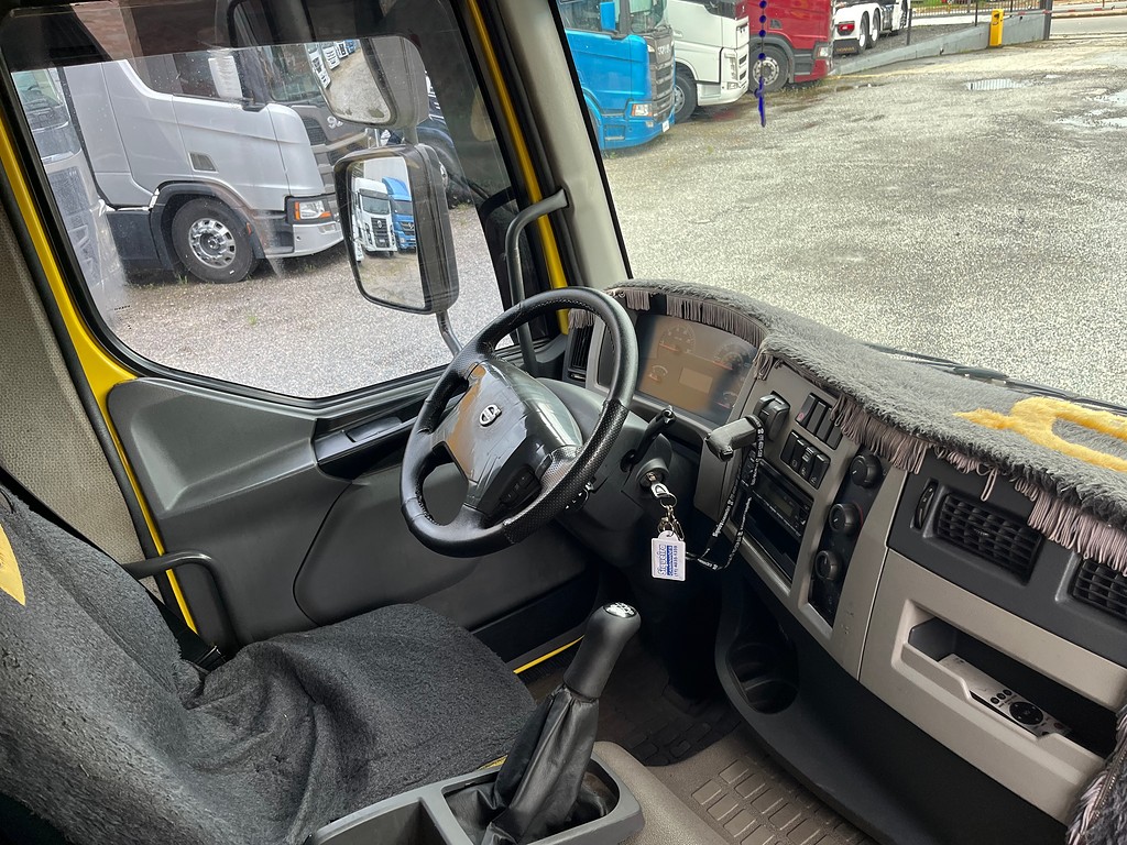 Caminhão VOLVO VM 270 Chassis ANO 2015 de Siqueira Caminhões em São Paulo