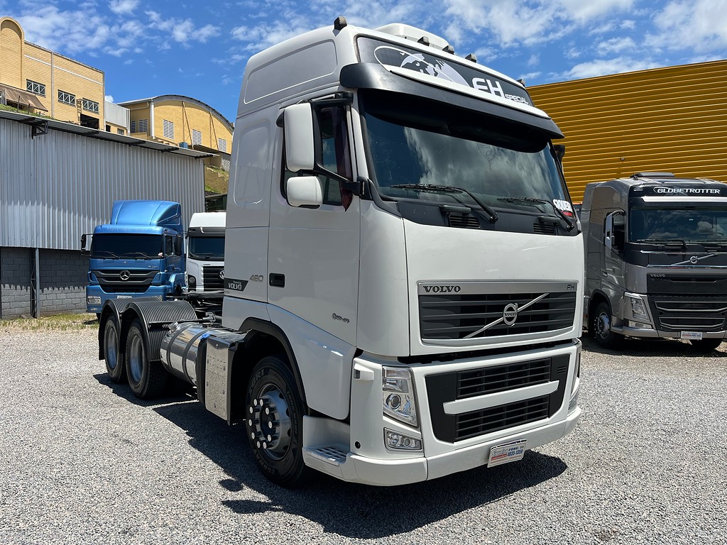 Caminhão VOLVO FH 460 Cavalo Mecânico ANO 2014 de Siqueira Caminhões em São Paulo