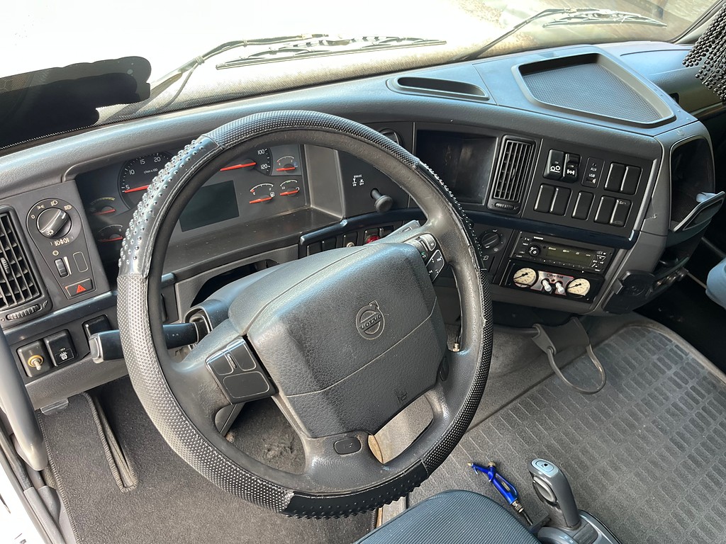 Caminhão VOLVO FH 460 Cavalo Mecânico ANO 2014 de Siqueira Caminhões em São Paulo