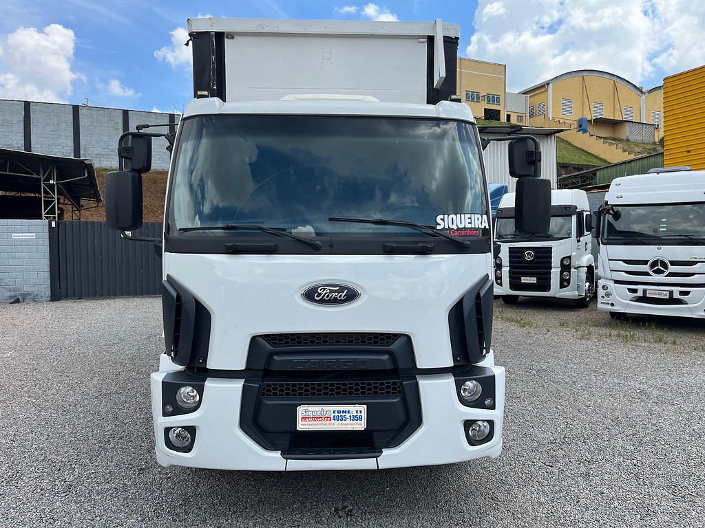 Caminhão FORD CARGO 1517 Baú Sider ANO 2012 de Siqueira Caminhões em São Paulo