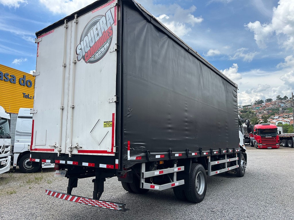 Caminhão FORD CARGO 1517 Baú Sider ANO 2012 de Siqueira Caminhões em São Paulo
