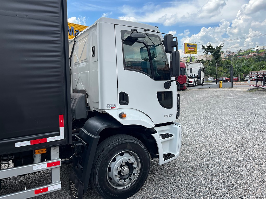 Caminhão FORD CARGO 1517 Baú Sider ANO 2012 de Siqueira Caminhões em São Paulo