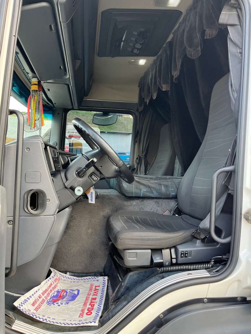 Caminhão SCANIA P310 Baú Furgão ANO 2016 de Siqueira Caminhões em São Paulo