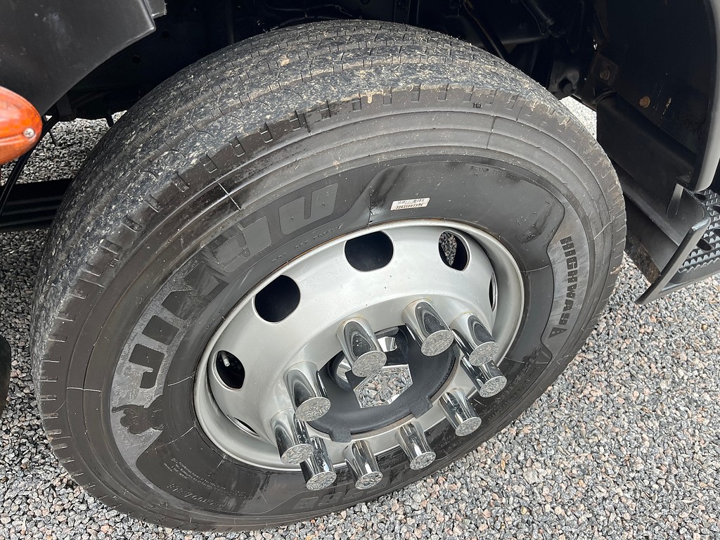 Caminhão IVECO TECTOR 240E28 Baú Refrigerado ANO 2014 de Siqueira Caminhões em São Paulo