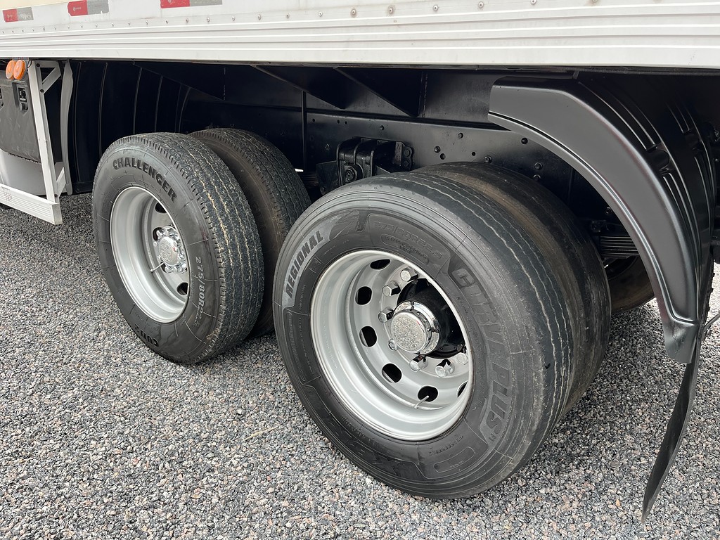 Caminhão IVECO TECTOR 240E28 Baú Refrigerado ANO 2014 de Siqueira Caminhões em São Paulo