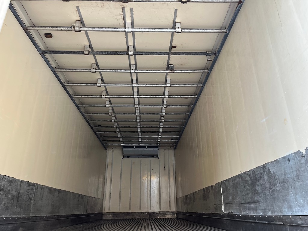 Caminhão IVECO TECTOR 240E28 Baú Refrigerado ANO 2014 de Siqueira Caminhões em São Paulo