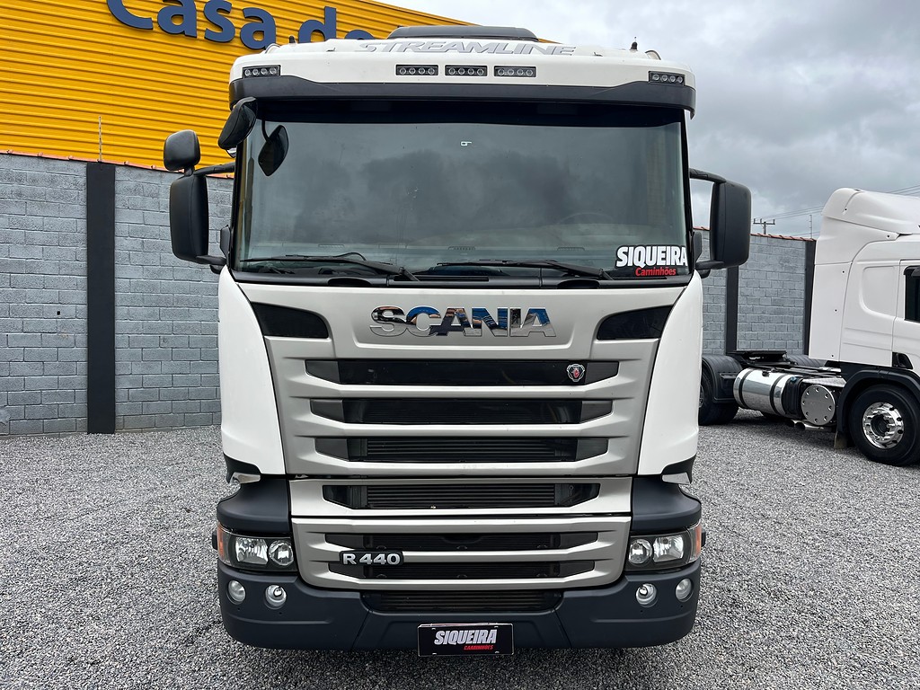 Scania R440 2014 6×2 de Siqueira Caminhões em São Paulo
