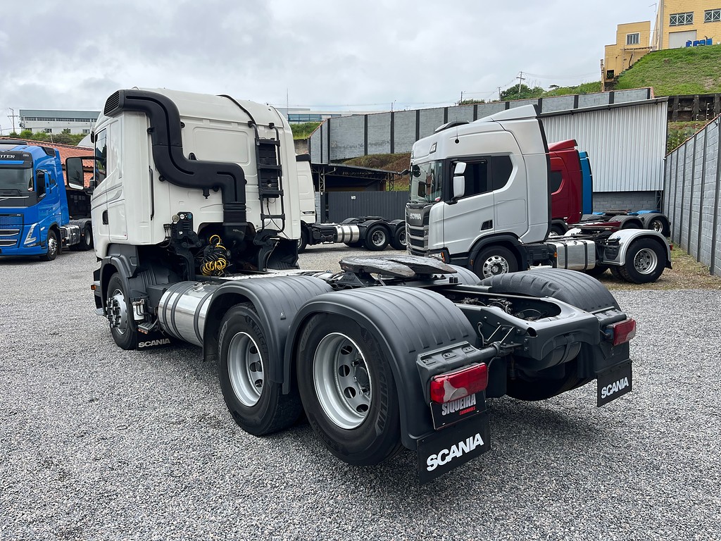 Scania R440 2014 6×2 de Siqueira Caminhões em São Paulo
