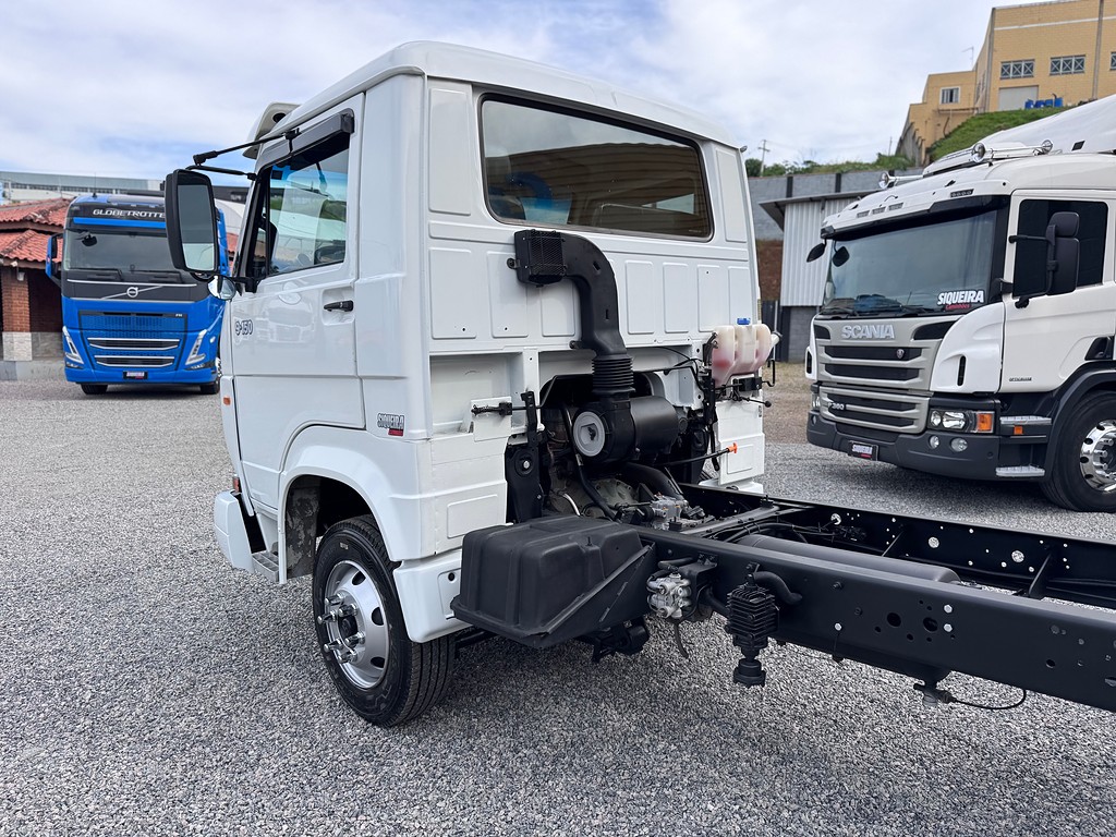 Caminhão VOLKSWAGEN VW 9150 Chassis ANO 2010 de Siqueira Caminhões em São Paulo