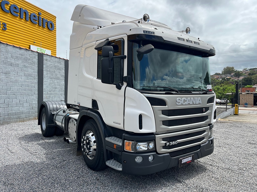 Caminhão SCANIA P360 Cavalo Mecânico ANO 2013 de Siqueira Caminhões em São Paulo
