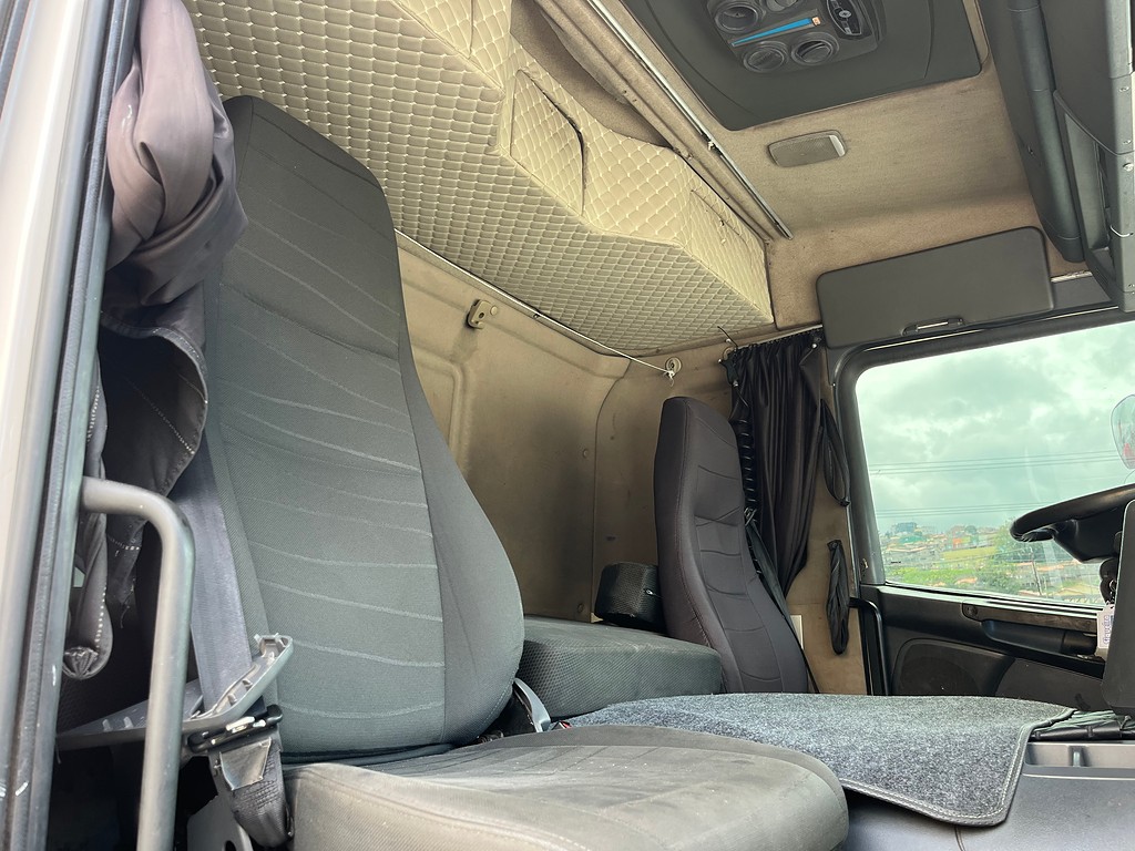 Caminhão SCANIA P360 Cavalo Mecânico ANO 2013 de Siqueira Caminhões em São Paulo