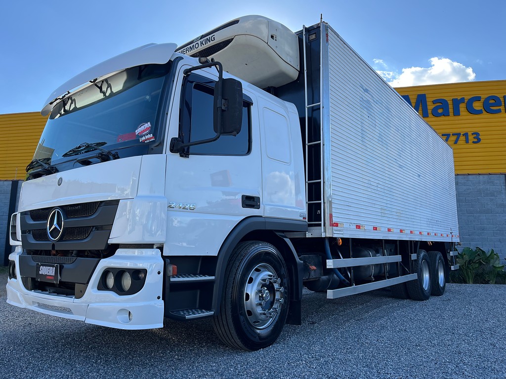 Caminhão MERCEDES BENZ MB 2426 Baú Frigorífico ANO 2012 de Siqueira Caminhões em São Paulo