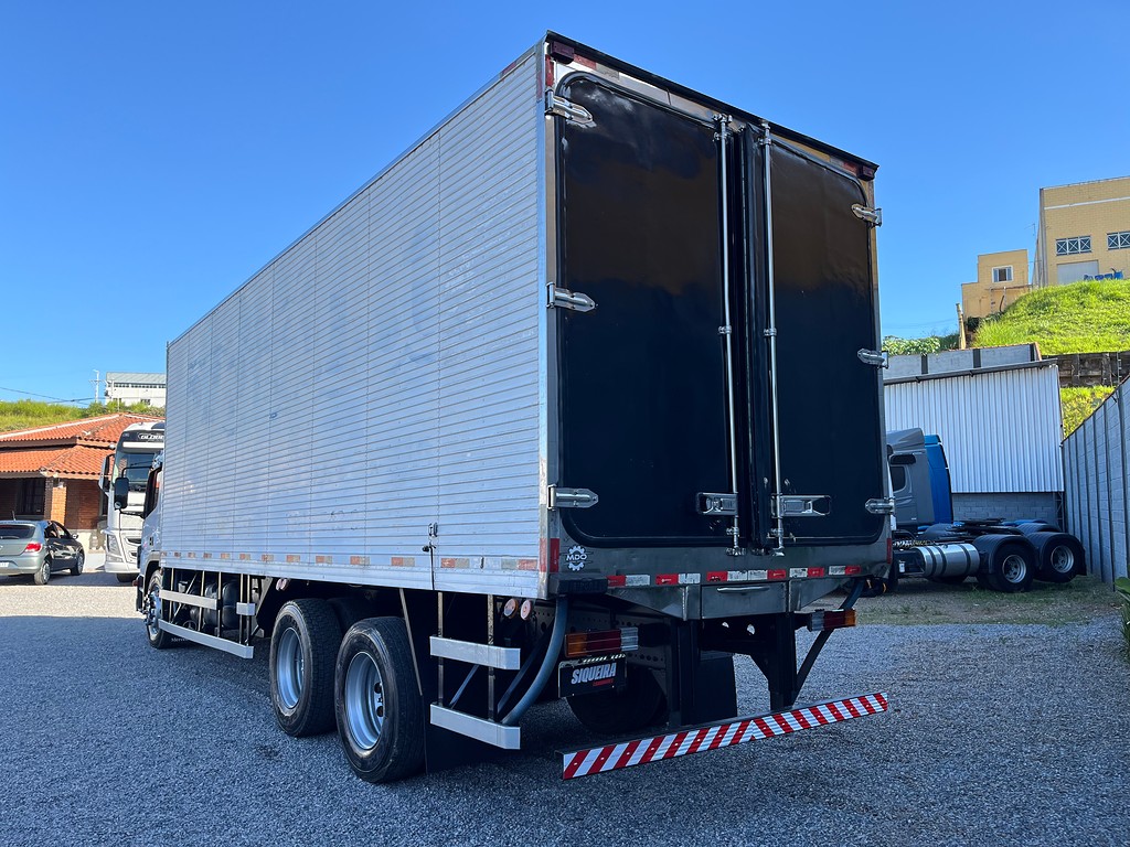 Caminhão MERCEDES BENZ MB 2426 Baú Frigorífico ANO 2012 de Siqueira Caminhões em São Paulo