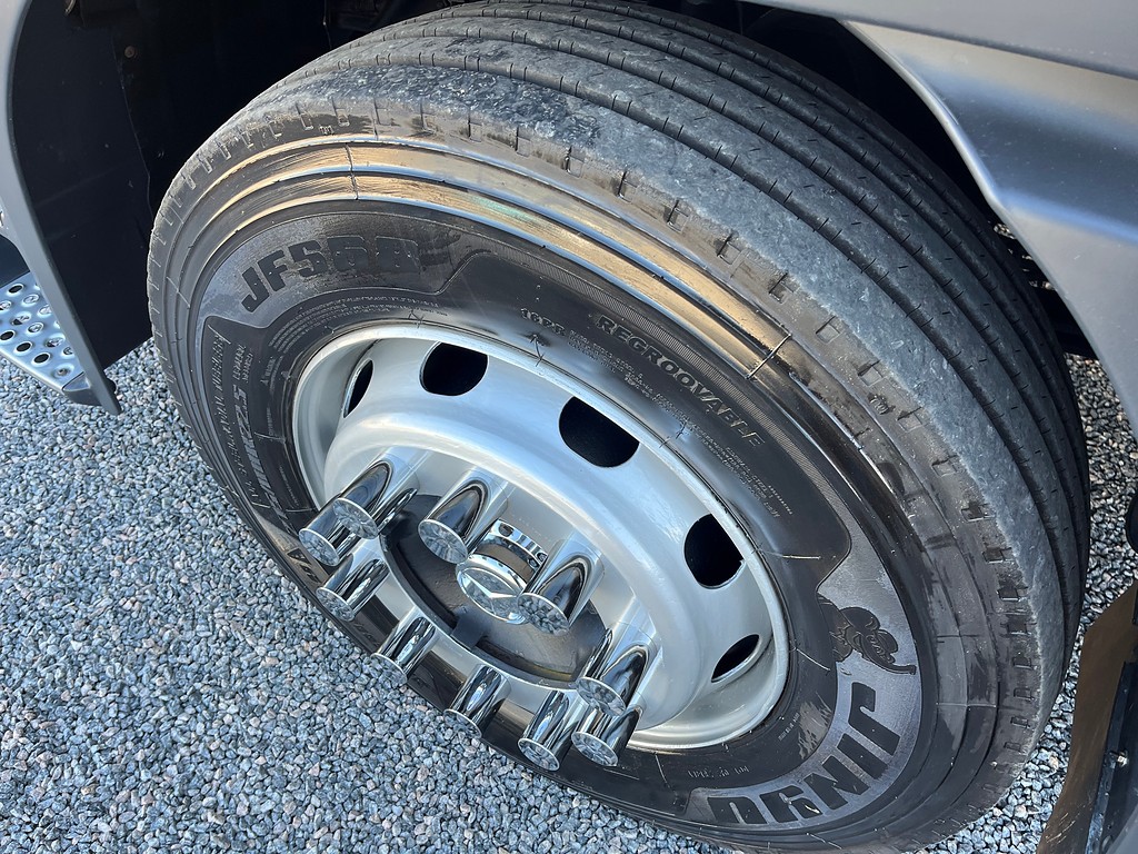 Caminhão MERCEDES BENZ MB 2426 Baú Frigorífico ANO 2012 de Siqueira Caminhões em São Paulo