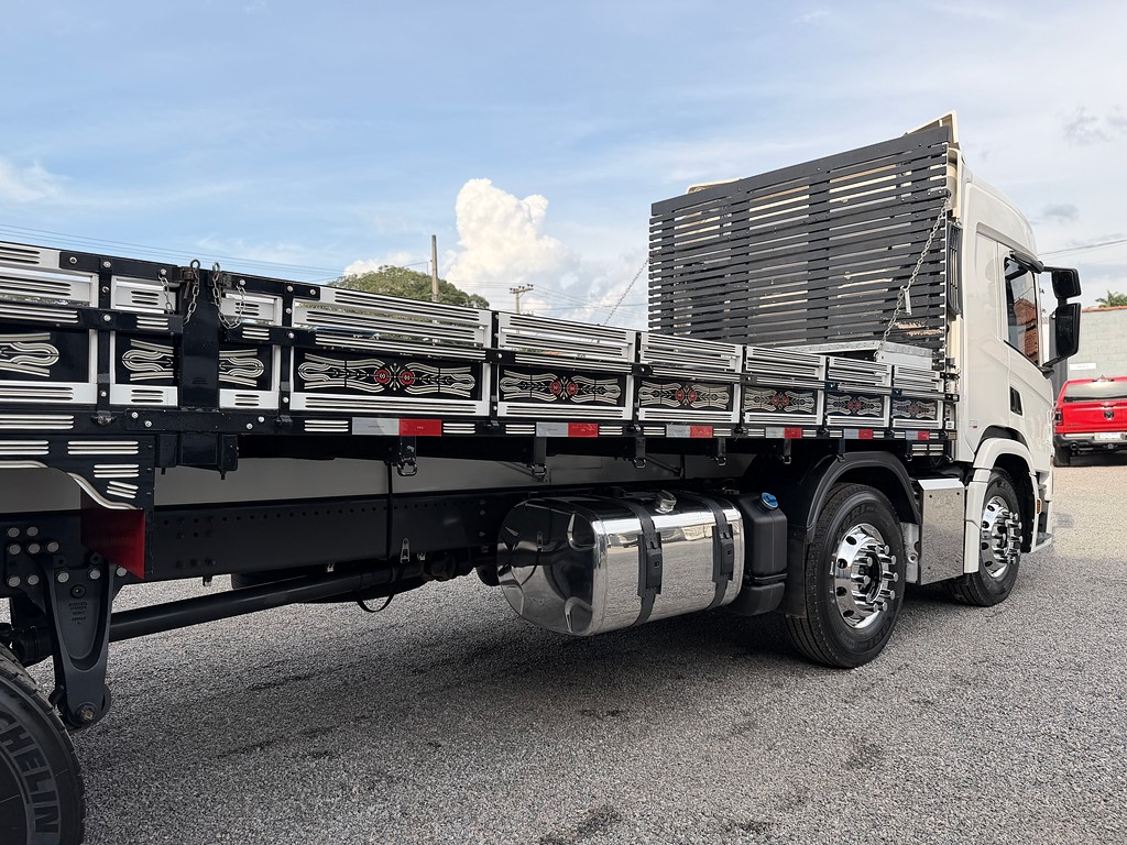Caminhão SCANIA P320 Carga Seca ANO 2024 de Siqueira Caminhões em São Paulo
