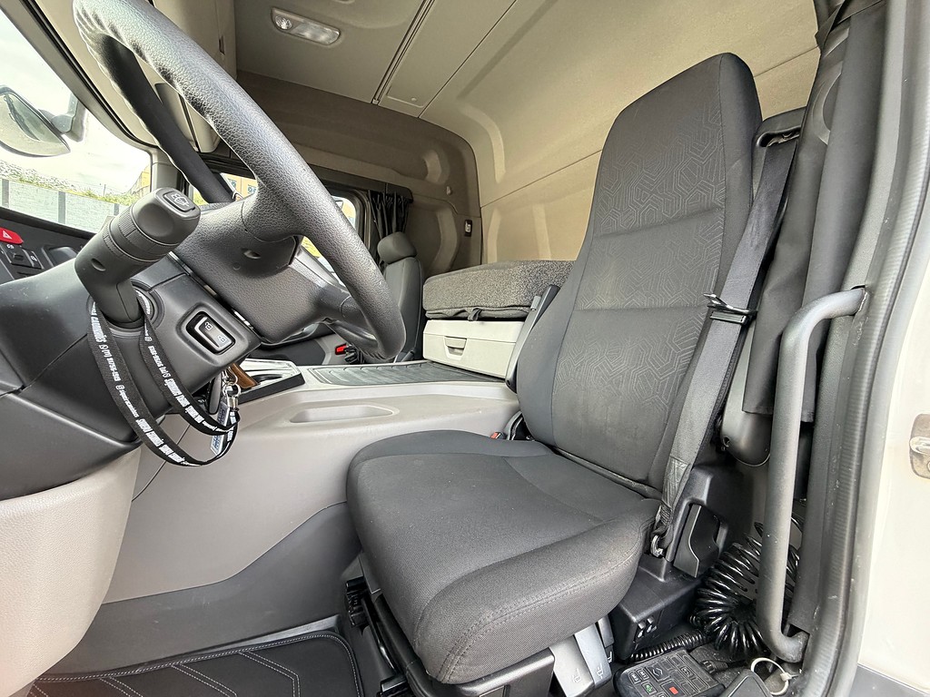 Caminhão SCANIA P320 Carga Seca ANO 2024 de Siqueira Caminhões em São Paulo