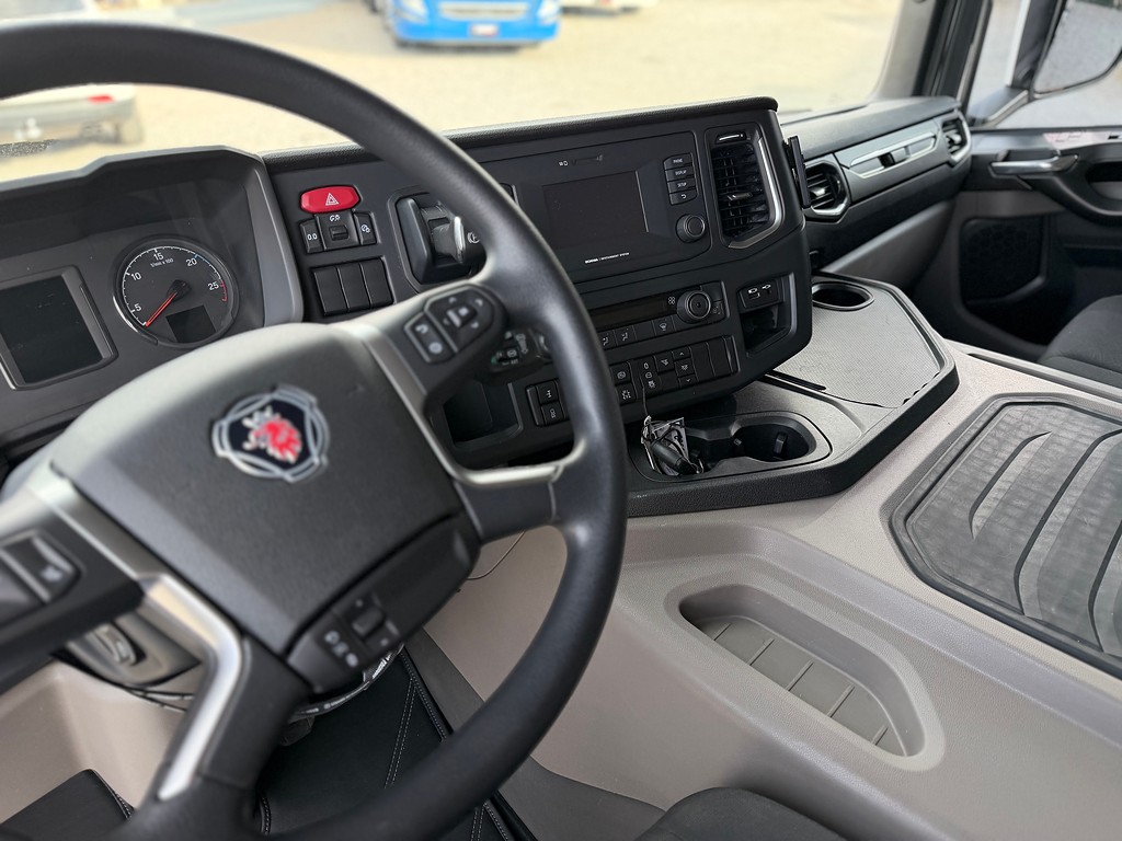 Caminhão SCANIA P320 Carga Seca ANO 2024 de Siqueira Caminhões em São Paulo
