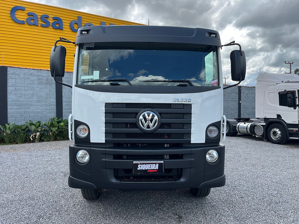 Caminhão VOLKSWAGEN VW 31330 Chassis ANO 2023 de Siqueira Caminhões em São Paulo