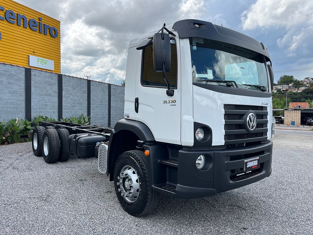 Caminhão VOLKSWAGEN VW 31330 Chassis ANO 2023 de Siqueira Caminhões em São Paulo