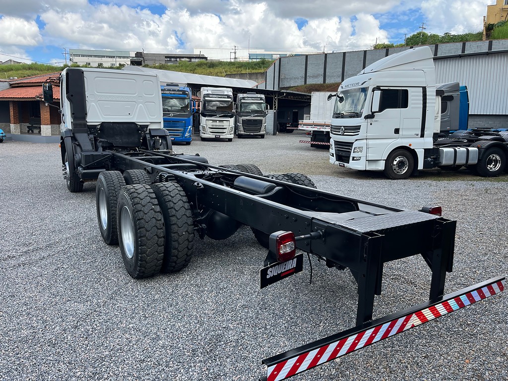 Caminhão VOLKSWAGEN VW 31330 Chassis ANO 2023 de Siqueira Caminhões em São Paulo