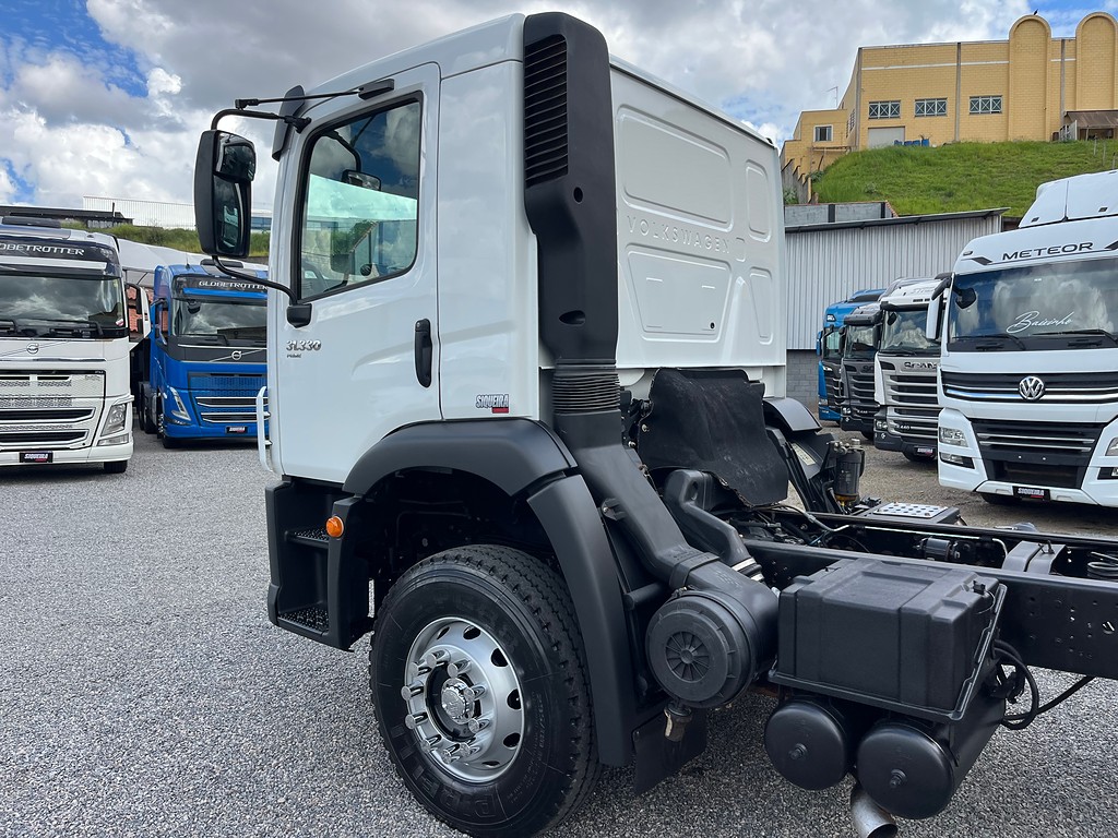 Caminhão VOLKSWAGEN VW 31330 Chassis ANO 2023 de Siqueira Caminhões em São Paulo