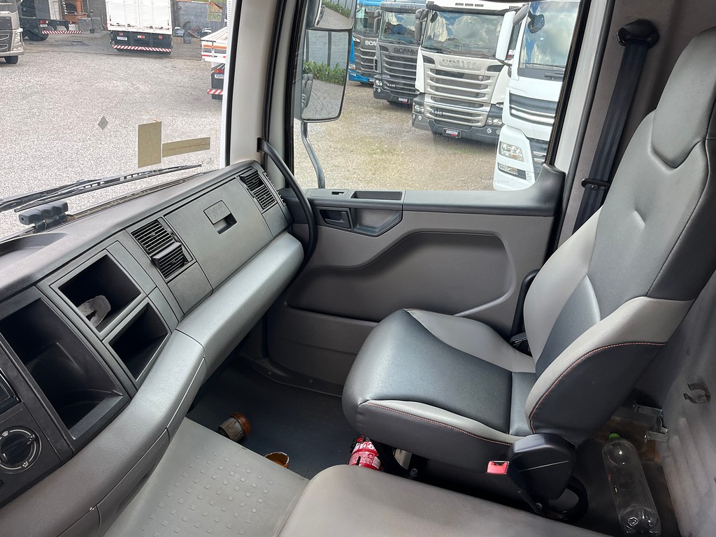 Caminhão VOLKSWAGEN VW 31330 Chassis ANO 2023 de Siqueira Caminhões em São Paulo