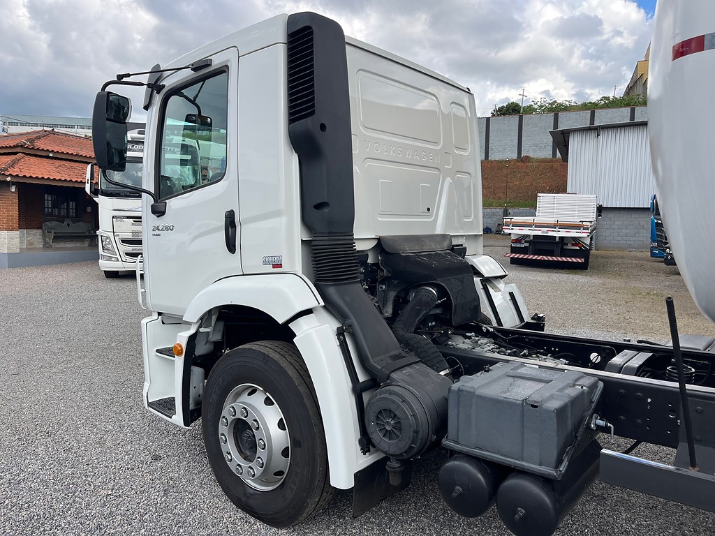Caminhão VOLKSWAGEN VW 24280 Tanque&nbsp;Aço ANO 2022 de Siqueira Caminhões em São Paulo