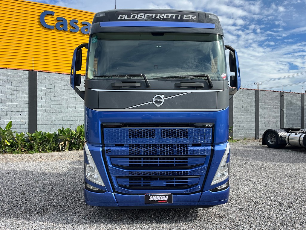 Caminhão VOLVO FH 500 Cavalo Mecânico ANO 2022 de Siqueira Caminhões em São Paulo