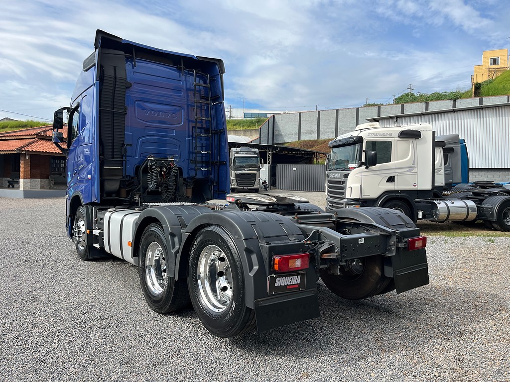 Caminhão VOLVO FH 500 Cavalo Mecânico ANO 2022 de Siqueira Caminhões em São Paulo