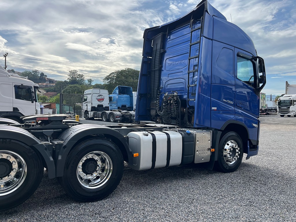 Caminhão VOLVO FH 500 Cavalo Mecânico ANO 2022 de Siqueira Caminhões em São Paulo