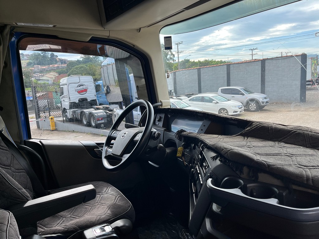 Caminhão VOLVO FH 500 Cavalo Mecânico ANO 2022 de Siqueira Caminhões em São Paulo